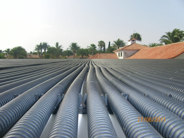 Sun Club, Playa del Ingles. 500 m² Solarabsorber auf einer Alu-Pergola